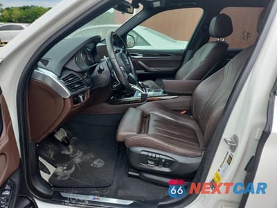 Zdjęcie 7 z 13 samochodu: 2016 BMW X5 XDR40E VIN:5UXKT0C59G0S79352 - miniatura