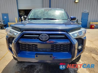 Piąte zdjęcie samochodu w środku: 2021 TOYOTA 4RUNNER SR5 VIN:JTEMU5JR3M5940832 - miniatura