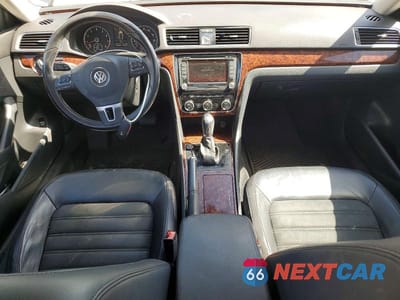 Zdjęcie 8 z 12 samochodu: 2012 VOLKSWAGEN PASSAT SEL VIN:1VWCM7A31CC063109 - miniatura