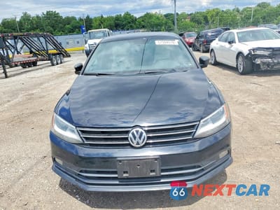Piąte zdjęcie samochodu w środku: 2016 VOLKSWAGEN JETTA SPORT VIN:3VWD17AJ4GM300367 - miniatura