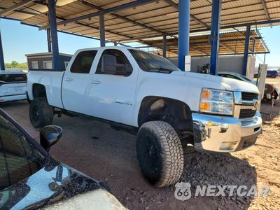 Czwarte zdjęcie samochodu z boku: 2007 CHEVROLET SILVERADO K2500 HEAVY DUTY VIN:1GCHK23667F531929 - miniatura