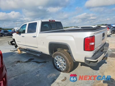 Drugie zdjęcie samochodu z przodu: 2018 GMC SIERRA K2500 DENALI VIN:1GT12UEG0JF232494 - miniatura