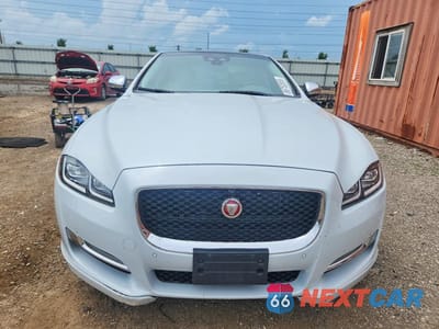 Piąte zdjęcie samochodu w środku: 2019 JAGUAR XJ R - SPORT VIN:SAJWJ1CD5K8W18089 - miniatura