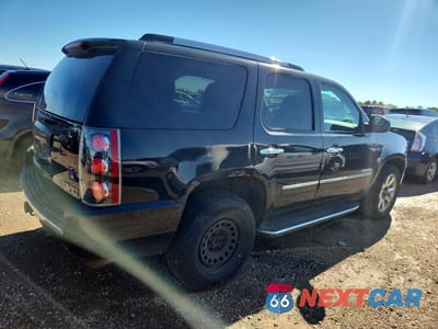 Trzecie zdjęcie samochodu z tyłu: 2011 GMC YUKON DENALI VIN:1GKS2EEF6BR108817 - miniatura