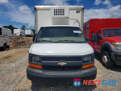 Piąte zdjęcie samochodu w środku: 2015 CHEVROLET EXPRESS REFRIGERATED BOX TRUCK VIN:1GB6G5CG0F1110971 - miniatura