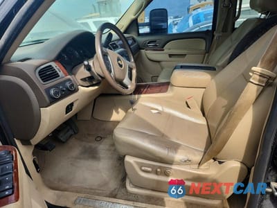 Zdjęcie 7 z 13 samochodu: 2013 CHEVROLET SUBURBAN K1500 LTZ VIN:1GNSKKE70DR304684 - miniatura