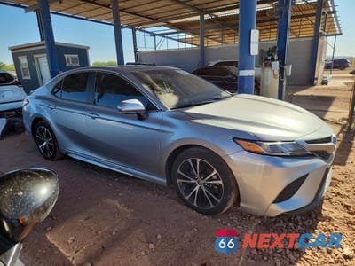 Czwarte zdjęcie samochodu z boku: 2020 TOYOTA CAMRY SE VIN:4T1M11AK2LU950020 - miniatura