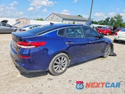Trzecie zdjęcie samochodu z tyłu: 2019 KIA OPTIMA LX VIN:5XXGT4L3XKG360655 - miniatura
