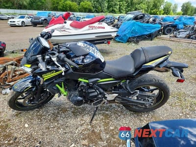 Trzecie zdjęcie samochodu z tyłu: 2020 KAWASAKI ER650 L VIN:ML5EREL12LDA05269 - miniatura