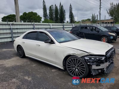 Czwarte zdjęcie samochodu z boku: 2022 MERCEDES-BENZ S 580 4MATIC VIN:W1K6G7GB2NA156750 - miniatura