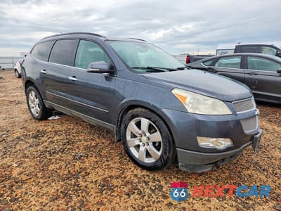 Czwarte zdjęcie samochodu z boku: 2011 CHEVROLET TRAVERSE LTZ VIN:1GNKVLEDXBJ193267 - miniatura