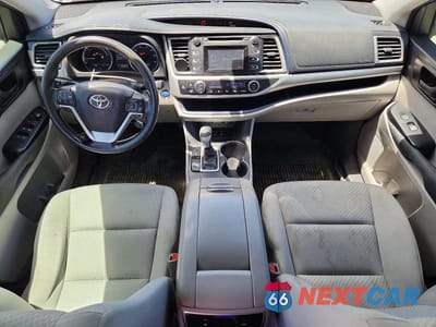 Zdjęcie 8 z 13 samochodu: 2017 TOYOTA HIGHLANDER HYBRID LE VIN:5TDBGRFH2HS033256 - miniatura