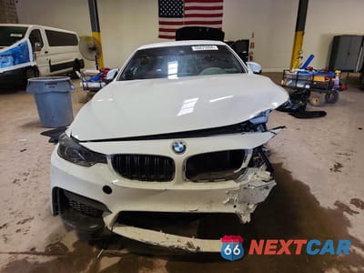 Piąte zdjęcie samochodu w środku: 2016 BMW M4 VIN:WBS3U9C55GP970370 - miniatura