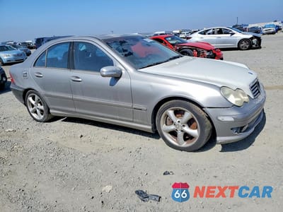 Czwarte zdjęcie samochodu z boku: 2005 MERCEDES-BENZ C 230K SPORT SEDAN VIN:WDBRF40J95F709860 - miniatura