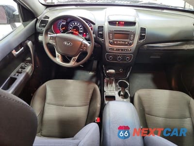 Zdjęcie 8 z 13 samochodu: 2014 KIA SORENTO LX VIN:5XYKT4A64EG426589 - miniatura