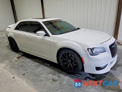 Czwarte zdjęcie samochodu z boku: 2018 CHRYSLER 300 S VIN:2C3CCABT0JH152668 - miniatura