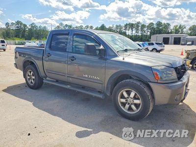 Czwarte zdjęcie samochodu z boku: 2010 NISSAN TITAN SE VIN:1N6AA0EC6AN320235 - miniatura