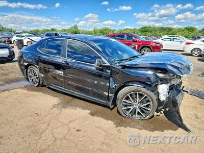 Czwarte zdjęcie samochodu z boku: 2022 TOYOTA CAMRY SE VIN:4T1T11BK2NU071162 - miniatura