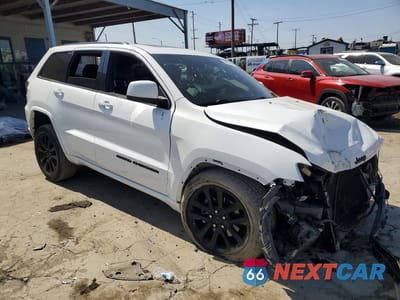 Czwarte zdjęcie samochodu z boku: 2020 JEEP GRAND CHEROKEE LAREDO VIN:1C4RJFAG7LC266377 - miniatura