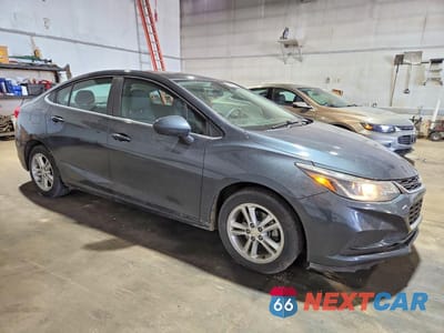 Czwarte zdjęcie samochodu z boku: 2017 CHEVROLET CRUZE LT VIN:1G1BE5SM5H7244858 - miniatura