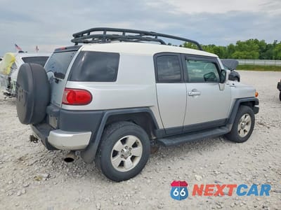 Trzecie zdjęcie samochodu z tyłu: 2007 TOYOTA FJ CRUISER BASE VIN:JTEBU11F770012013 - miniatura
