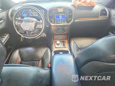 Zdjęcie 8 z 12 samochodu: 2015 CHRYSLER 300C PLATINUM VIN:2C3CCASG8FH792900 - miniatura