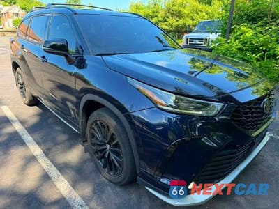 Czwarte zdjęcie samochodu z boku: 2023 TOYOTA HIGHLANDER XSE VIN:5TDKDRBH0PS019871 - miniatura
