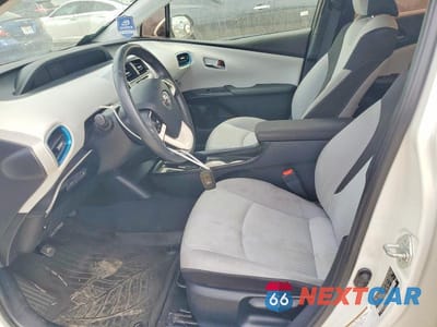 Zdjęcie 7 z 12 samochodu: 2016 TOYOTA PRIUS THREE VIN:JTDKARFU7G3506485 - miniatura