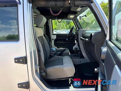 Zdjęcie 8 z 10 samochodu: 2010 JEEP WRANGLER UNLIMITED SPORT VIN:1J4BA3H10AL100100 - miniatura