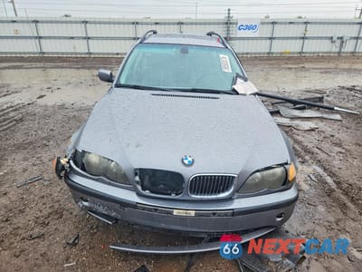 Piąte zdjęcie samochodu w środku: 2003 BMW 325 XIT VIN:WBAEP33403PF03413 - miniatura