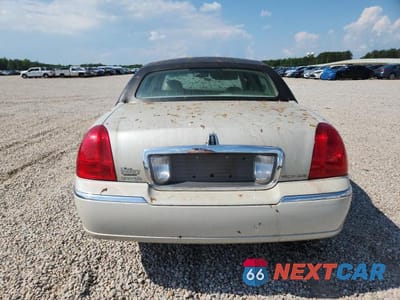 Zdjęcie 6 z 12 samochodu: 2006 LINCOLN TOWN CAR SIGNATURE LIMITED VIN:1LNHM82V56Y617429 - miniatura