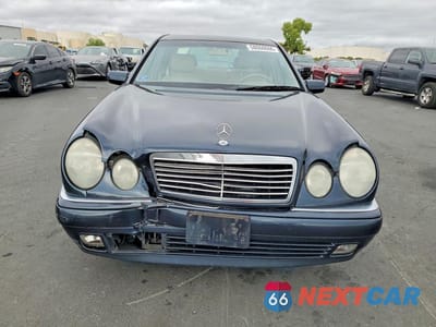 Piąte zdjęcie samochodu w środku: 1998 MERCEDES-BENZ E 430 VIN:WDBJF70F9WA691966 - miniatura