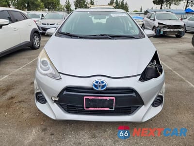 Piąte zdjęcie samochodu w środku: 2015 TOYOTA PRIUS C TWO VIN:JTDKDTB38F1586309 - miniatura