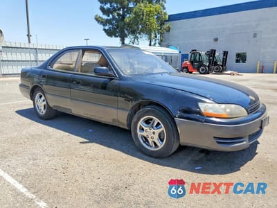 Czwarte zdjęcie samochodu z boku: 1996 LEXUS ES 300 VIN:JT8BF12G5T0161308 - miniatura