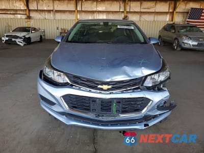 Piąte zdjęcie samochodu w środku: 2017 CHEVROLET CRUZE LS VIN:1G1BC5SM3H7140763 - miniatura