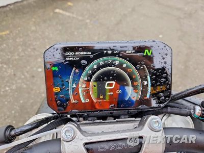 Zdjęcie 7 z 9 samochodu: 2024 CF MOTO 450NK VIN:LCEPESLB8R6000864 - miniatura