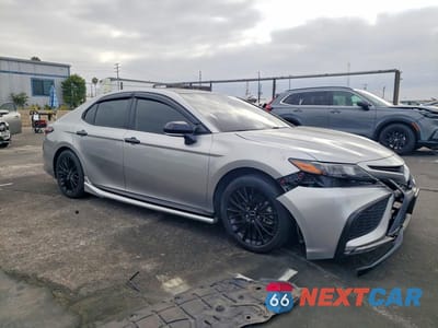 Czwarte zdjęcie samochodu z boku: 2022 TOYOTA CAMRY HYBRID SE NIGHTSHADE VIN:4T1G31AK4NU039276 - miniatura
