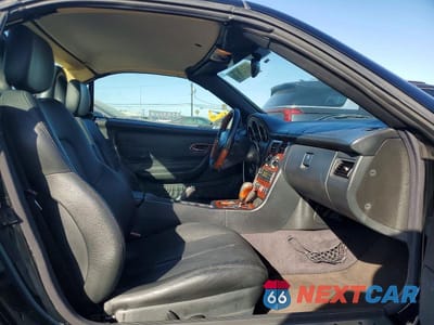 Zdjęcie 19 z 24 samochodu: 2002 MERCEDES-BENZ SLK 320 VIN:WDBKK65F62F252434 - miniatura