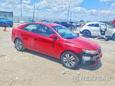 Czwarte zdjęcie samochodu z boku: 2013 KIA FORTE EX VIN:KNAFU4A26D5733682 - miniatura