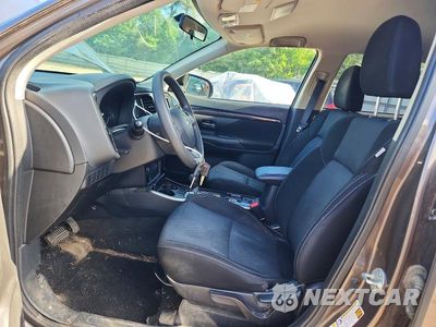 Zdjęcie 7 z 13 samochodu: 2019 MITSUBISHI OUTLANDER SE VIN:JA4AZ3A38KZ048004 - miniatura