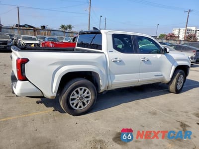 Trzecie zdjęcie samochodu z tyłu: 2025 TOYOTA TACOMA SR5 VIN:3TMKB5FNXSM025636 - miniatura