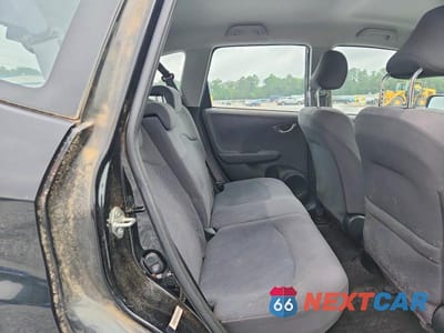Zdjęcie 10 z 12 samochodu: 2010 HONDA FIT VIN:JHMGE8G20AC034363 - miniatura