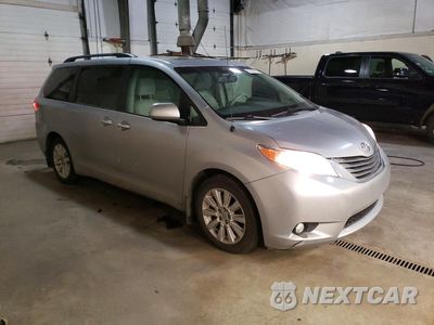 Czwarte zdjęcie samochodu z boku: 2014 TOYOTA SIENNA XLE 7-PASSENGER VIN:5TDDK3DC2ES084781 - miniatura