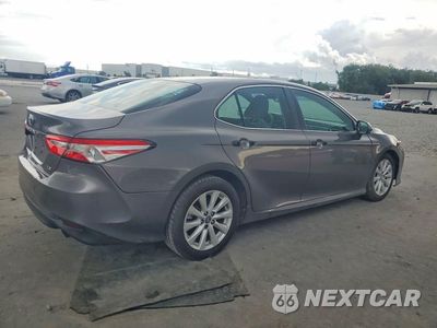 Trzecie zdjęcie samochodu z tyłu: 2018 TOYOTA CAMRY LE VIN:4T1B11HK4JU141399 - miniatura