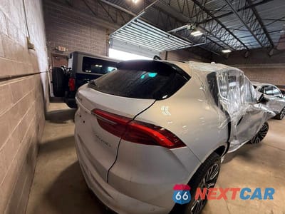 Czwarte zdjęcie samochodu z boku: 2024 MASERATI GRECALE GT VIN:ZN6PMDAA2R7448339 - miniatura