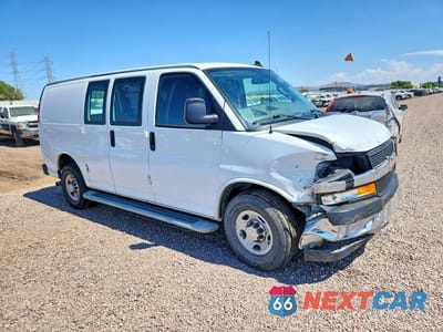 Czwarte zdjęcie samochodu z boku: 2022 CHEVROLET EXPRESS G2500 VIN:1GCWGAFP1N1224721 - miniatura