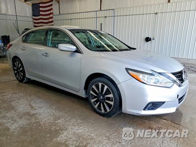 Czwarte zdjęcie samochodu z boku: 2018 NISSAN ALTIMA 2.5 SV VIN:1N4AL3AP2JC194271 - miniatura