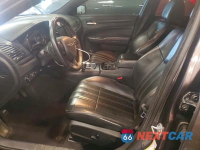 Zdjęcie 7 z 12 samochodu: 2016 CHRYSLER 300 S VIN:2C3CCAGG0GH261975 - miniatura