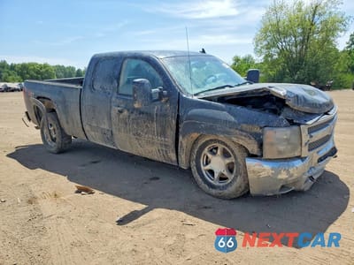 Czwarte zdjęcie samochodu z boku: 2013 CHEVROLET SILVERADO K1500 LT VIN:1GCRKSE73DZ307568 - miniatura