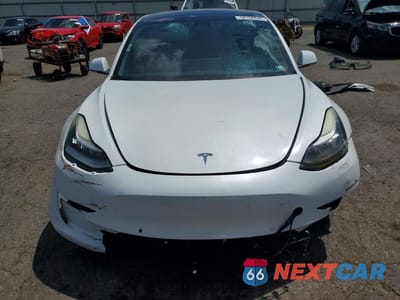 Piąte zdjęcie samochodu w środku: 2019 TESLA MODEL 3 VIN:5YJ3E1EA1KF401390 - miniatura